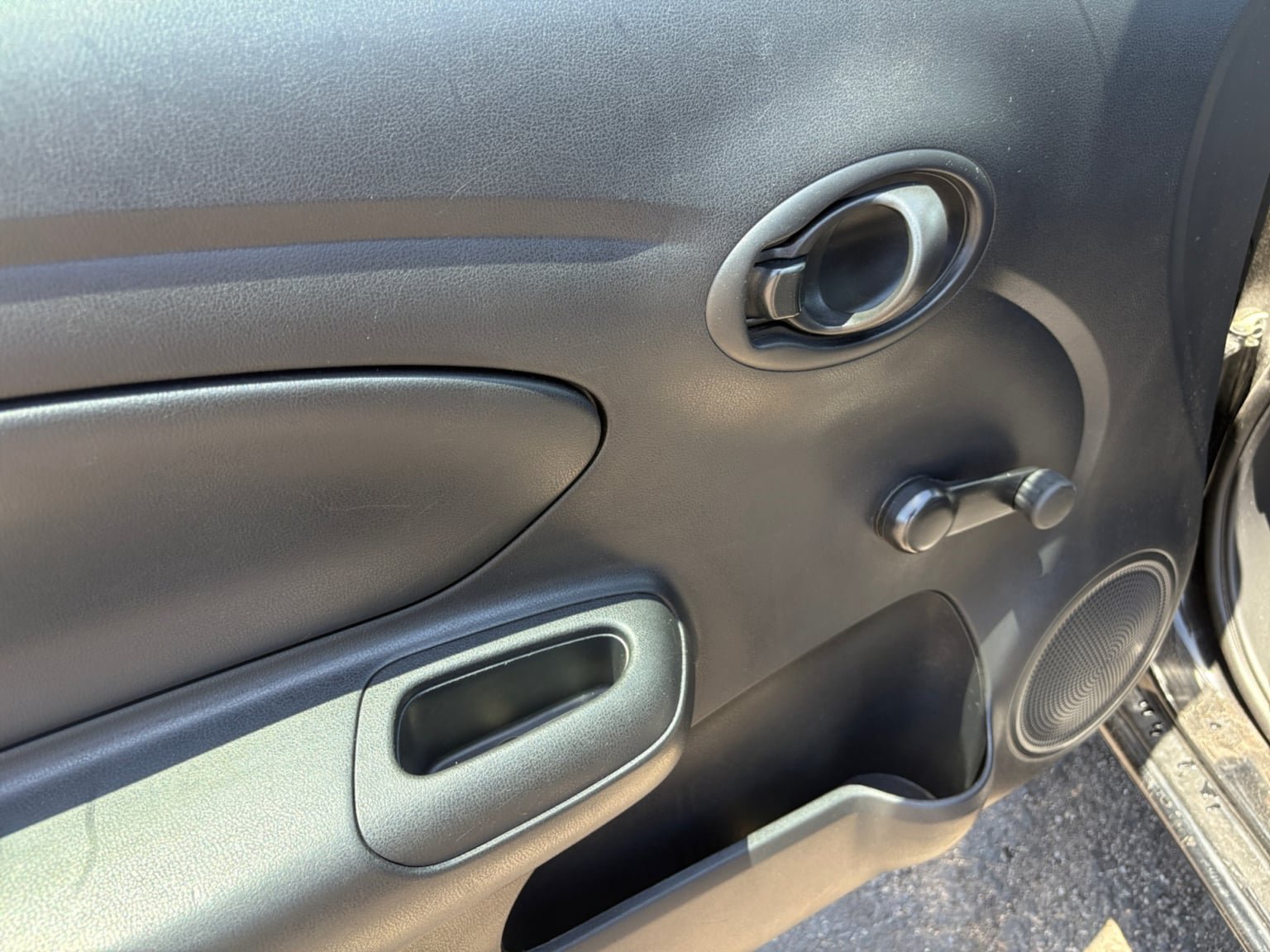 Used 2015 Nissan Versa S FWD image 11