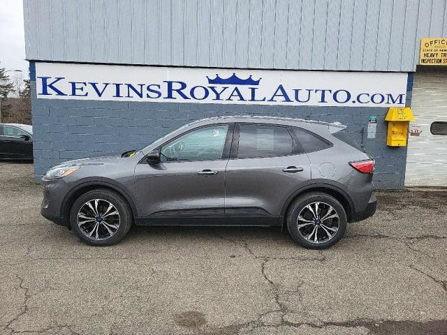 Used 2022 Ford Escape SE w/ SE Sport Appearance Package AWD/4WD image 1