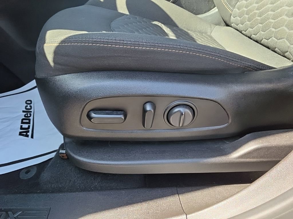 Used 2019 Chevrolet Equinox LT w/ LPO, Blackout Package AWD/4WD image 22