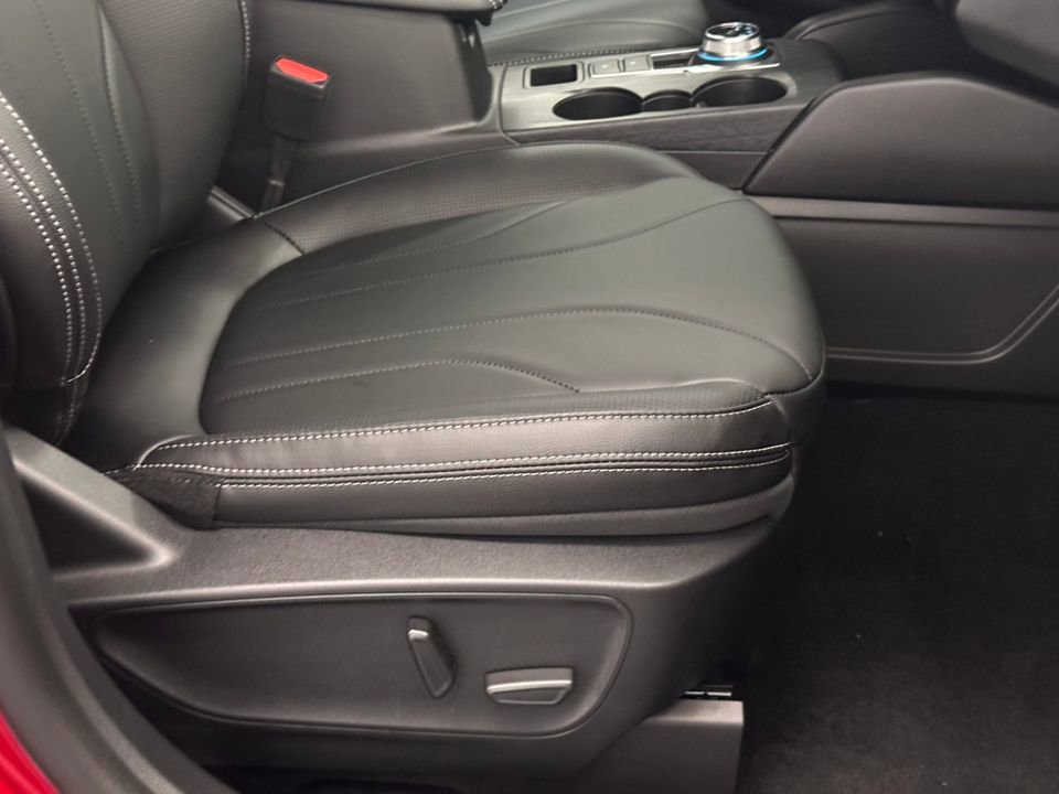 New 2025 Ford Escape SE w/ PHEV Premium Package FWD image 12