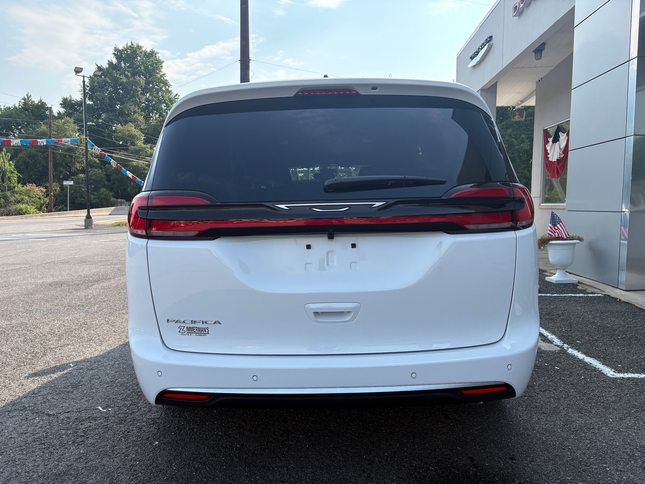 New 2027 Chrysler Pacifica Select FWD image 8