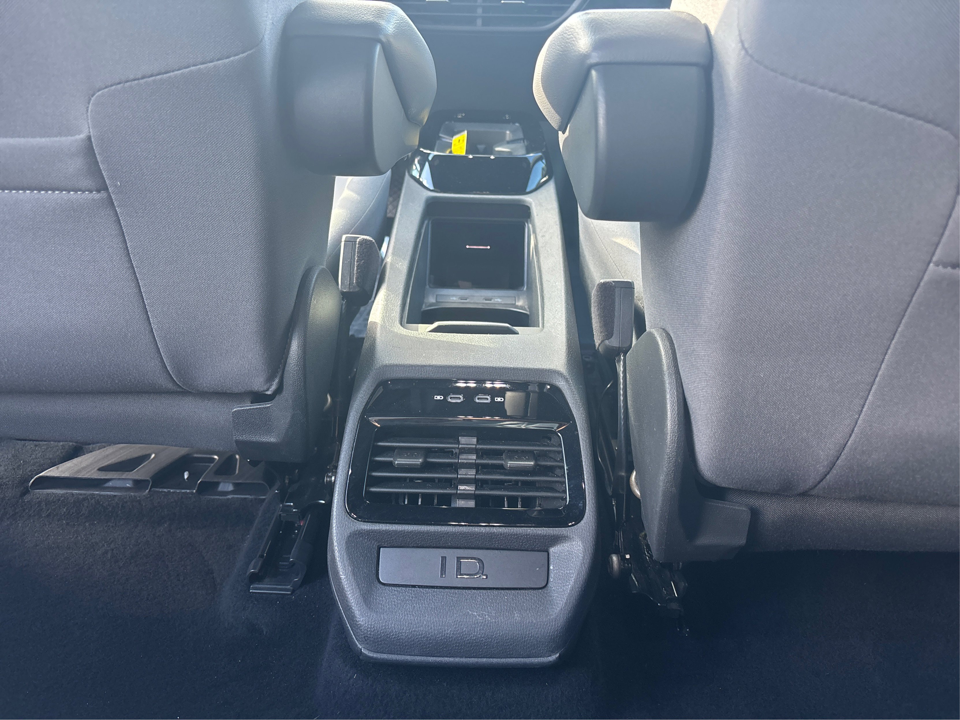 Used 2022 Volkswagen ID.4 Pro image 17