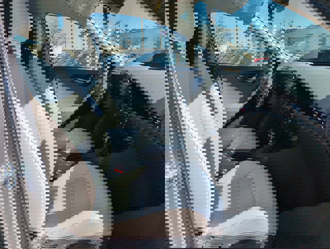 Used 2023 Kia Niro EX image 16