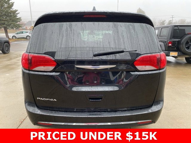 Certified 2017 Chrysler Pacifica Touring-L w/ Tire & Wheel Group image 4