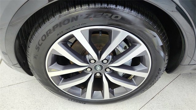 Used 2024 Land Rover Discovery Dynamic SE image 64