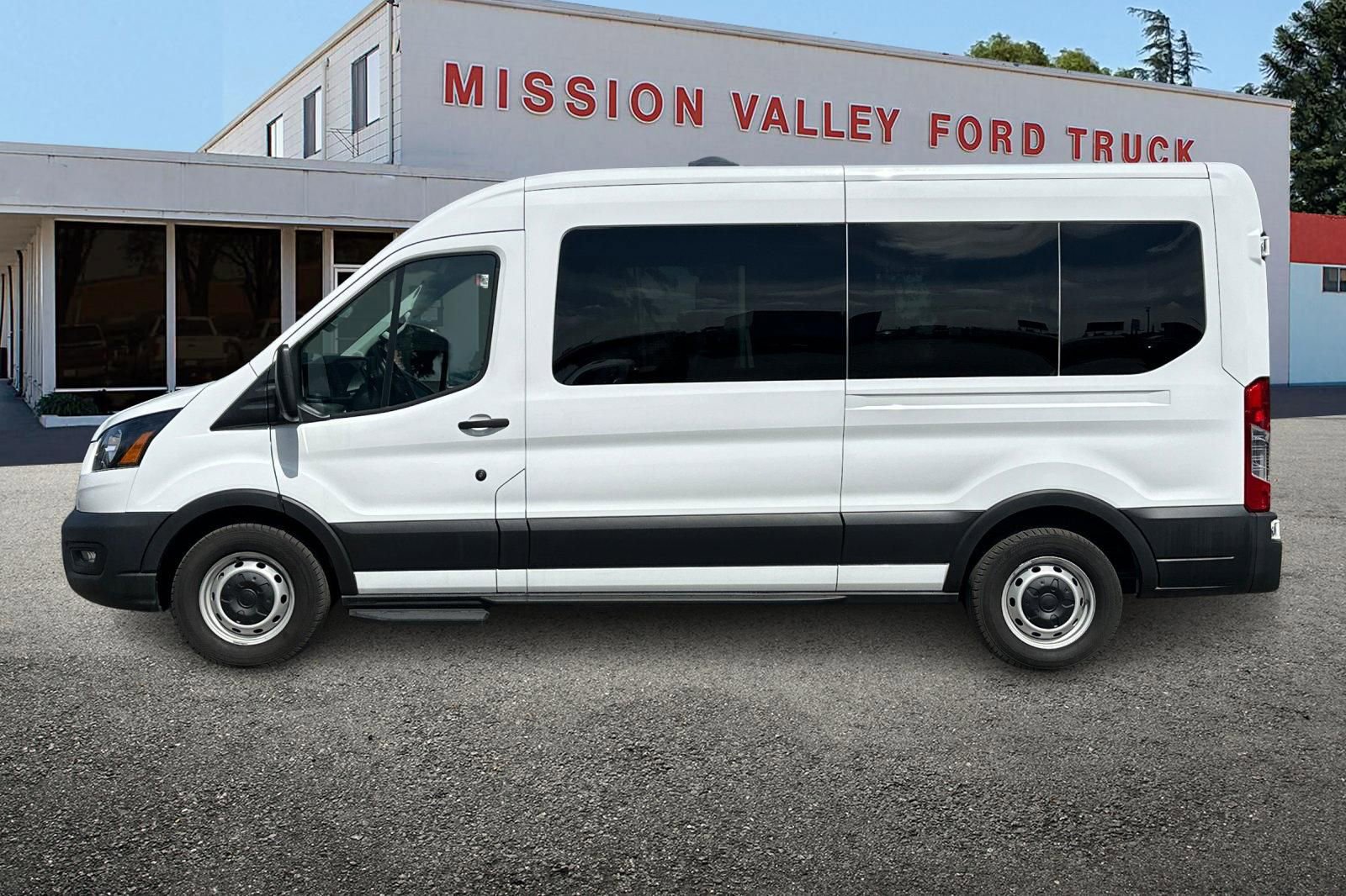 Used 2023 Ford Transit 350 XL image 7