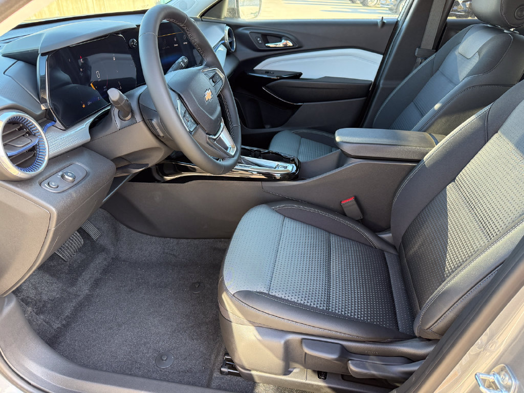 New 2026 Chevrolet Trax LT w/ Sunroof Package FWD image 14