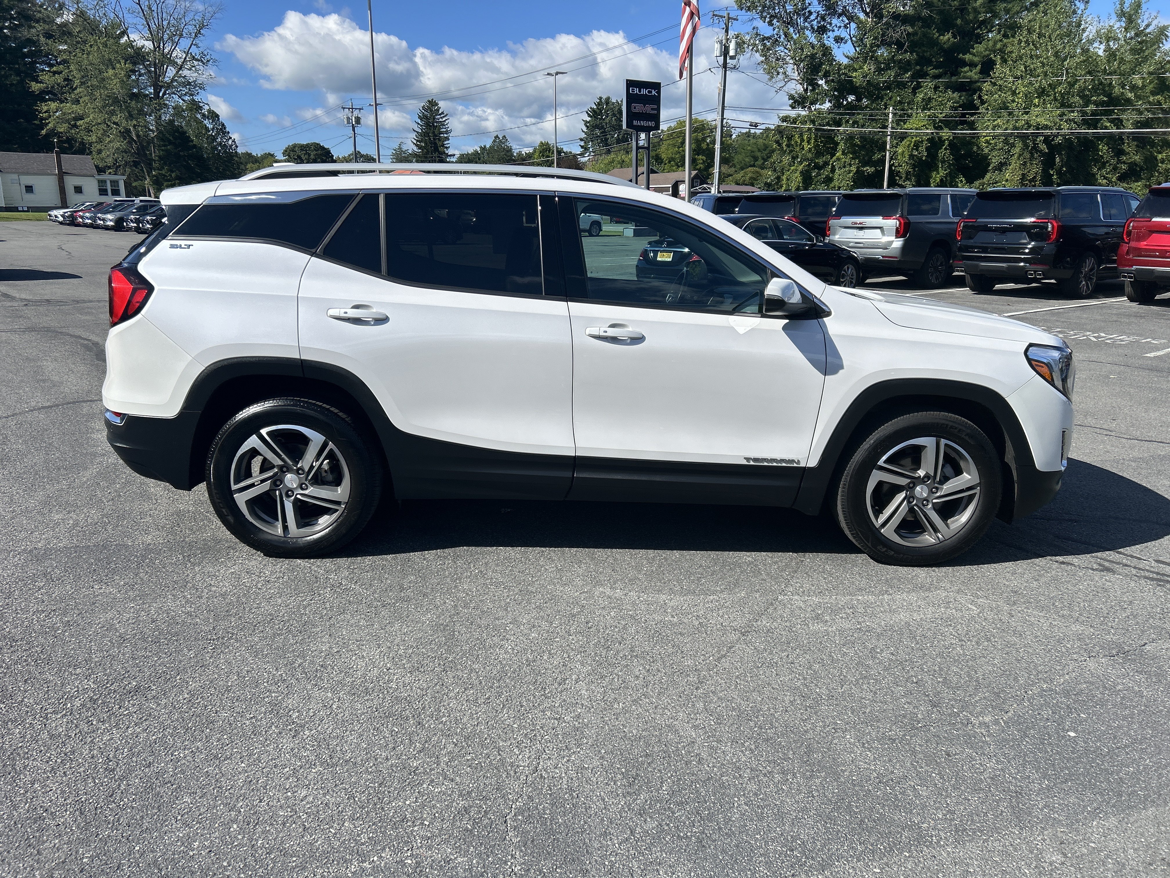 Certified 2021 GMC Terrain SLT w/ Infotainment Package II AWD/4WD image 16