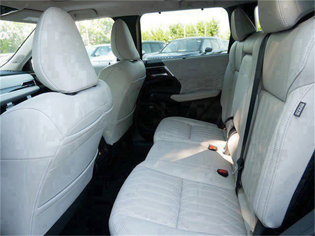 New 2025 Mitsubishi Outlander SEL image 5