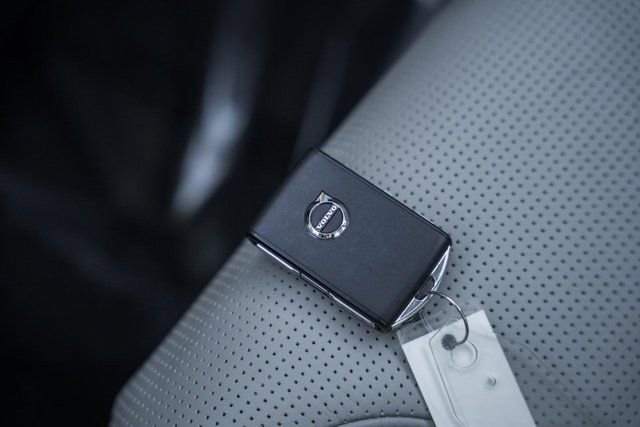 Certified 2023 Volvo XC60 B6 Ultimate w/ Protection Package Premier image 43