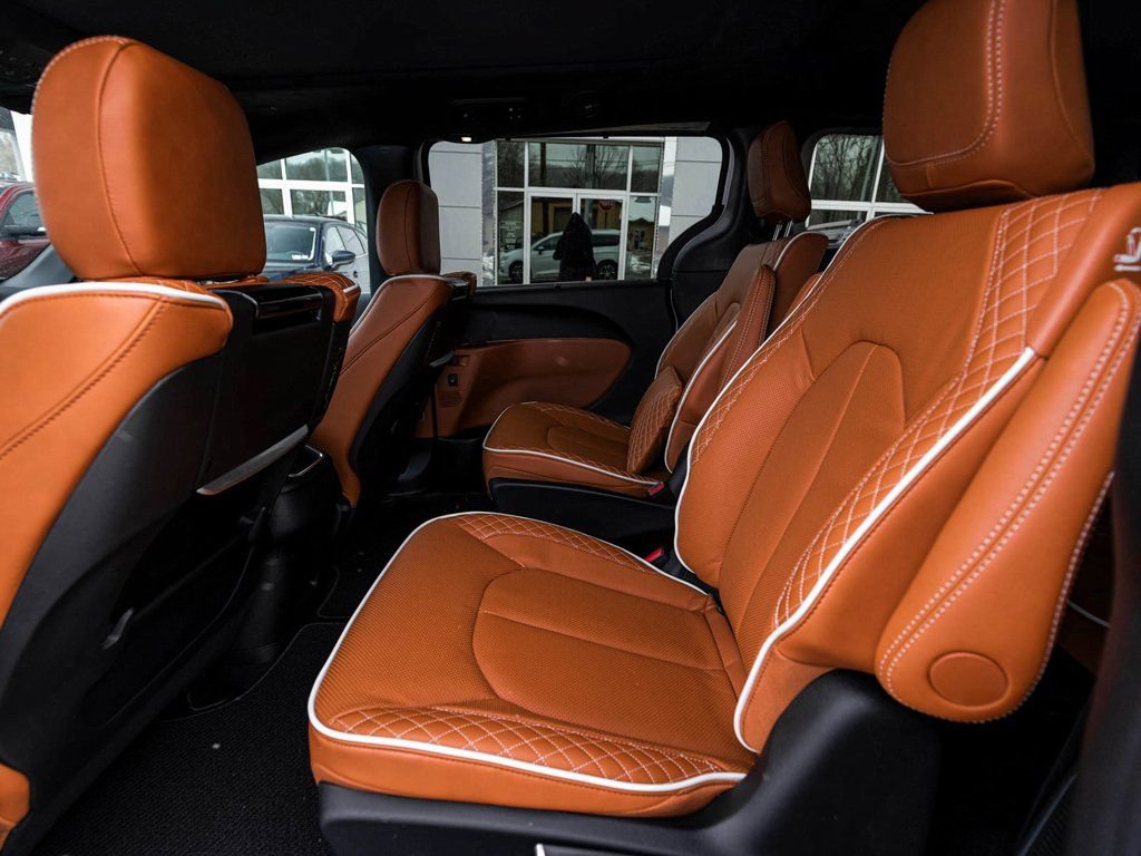 New 2026 Chrysler Pacifica Pinnacle AWD/4WD image 25