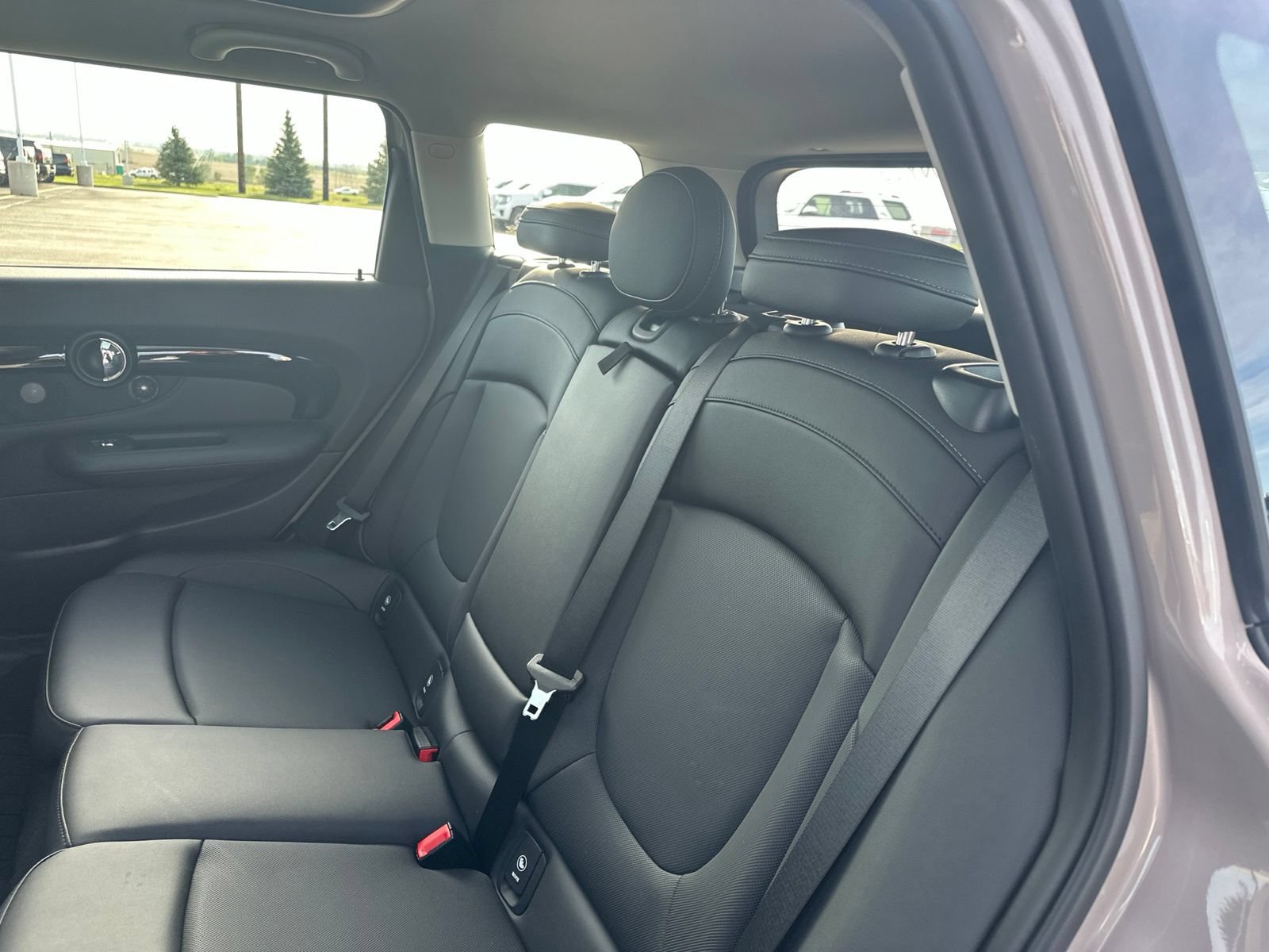 Used 2023 MINI Cooper Clubman S w/ Premium Package FWD image 23