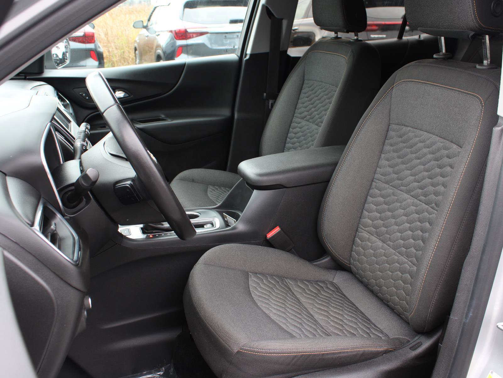 Used 2020 Chevrolet Equinox LT w/ Driver Convenience Package image 15