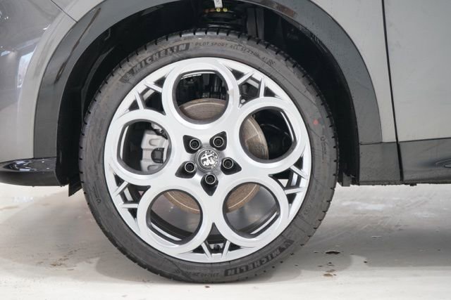 New 2025 Alfa Romeo Tonale w/ Premium Package image 10