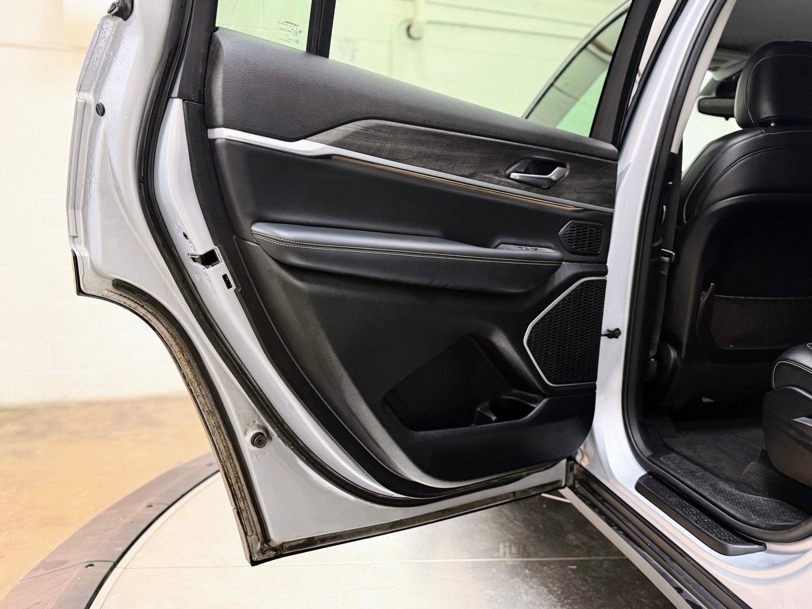 Used 2021 Jeep Grand Cherokee L Limited image 16