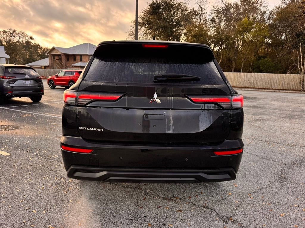 New 2026 Mitsubishi Outlander ES FWD image 7