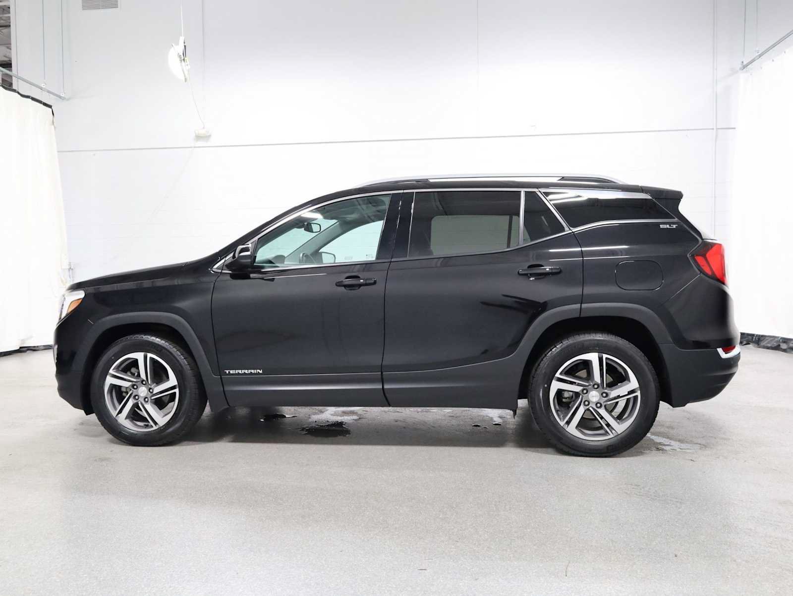 Used 2021 GMC Terrain SLT w/ Infotainment Package II AWD/4WD image 2