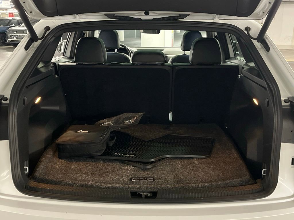 Certified 2022 Volkswagen Atlas Cross Sport SEL Premium R-Line w/ Cross Sport MDO Package AWD/4WD image 39