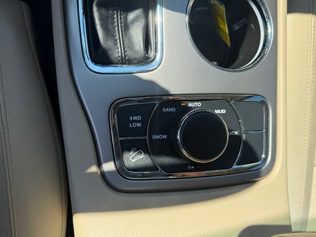 Used 2021 Jeep Grand Cherokee Limited w/ Luxury Group II AWD/4WD image 27