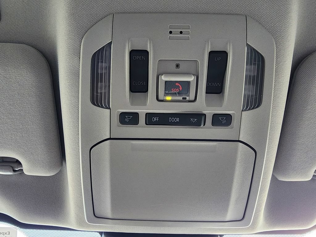 Used 2023 Toyota Highlander XLE AWD/4WD image 24