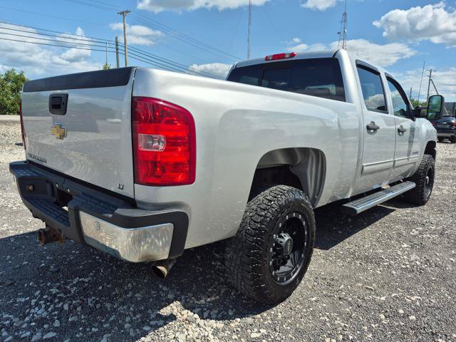 Used 2010 Chevrolet Silverado 2500 LT w/ Interior Plus Package AWD/4WD image 5