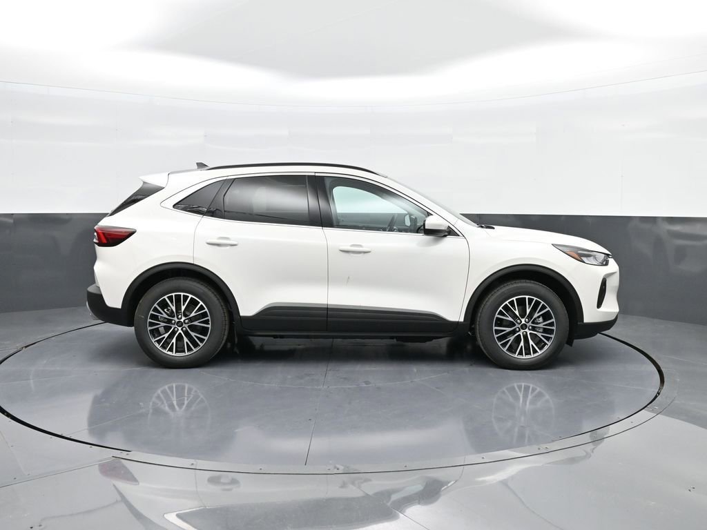 New 2025 Ford Escape SE image 9