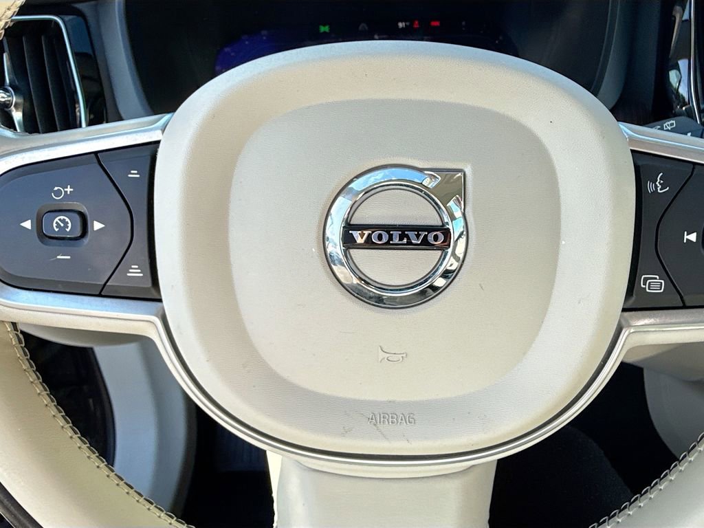 Used 2022 Volvo XC60 B5 Momentum AWD/4WD image 22