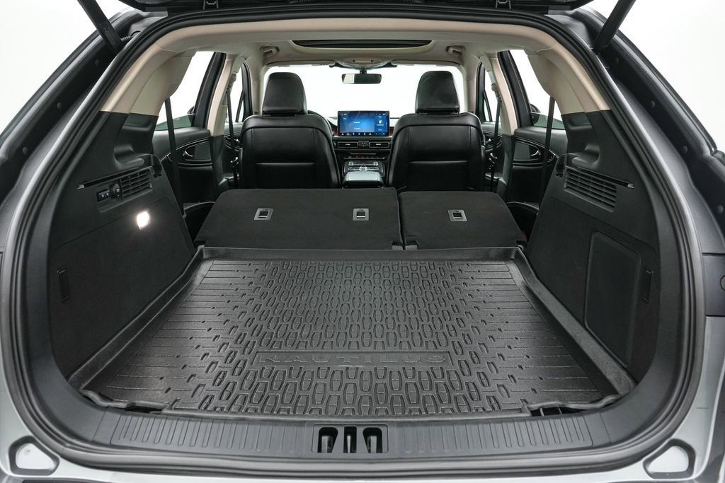 Used 2023 Lincoln Nautilus Reserve image 22