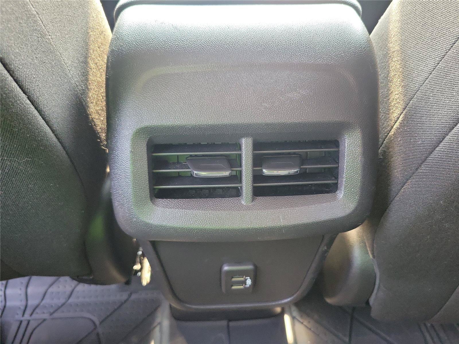 Used 2024 Chevrolet Equinox LT FWD image 13