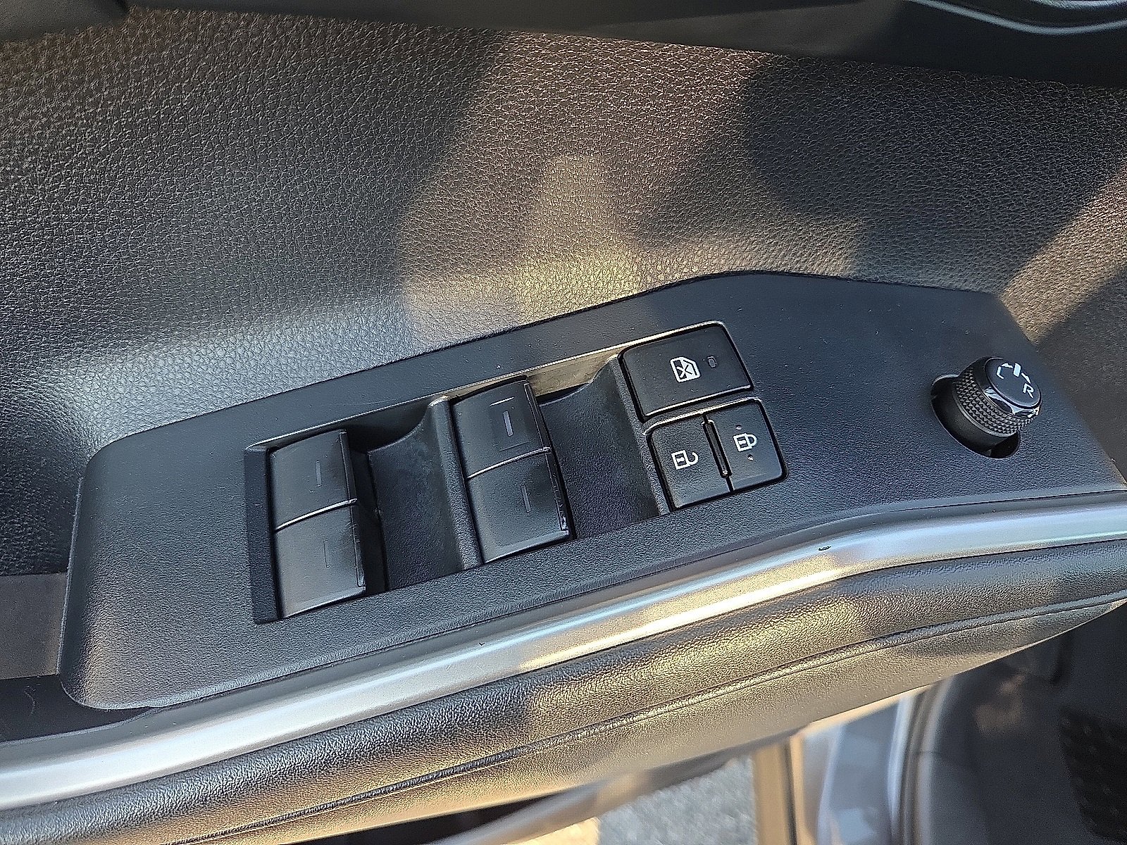 Used 2023 Toyota Highlander L image 16