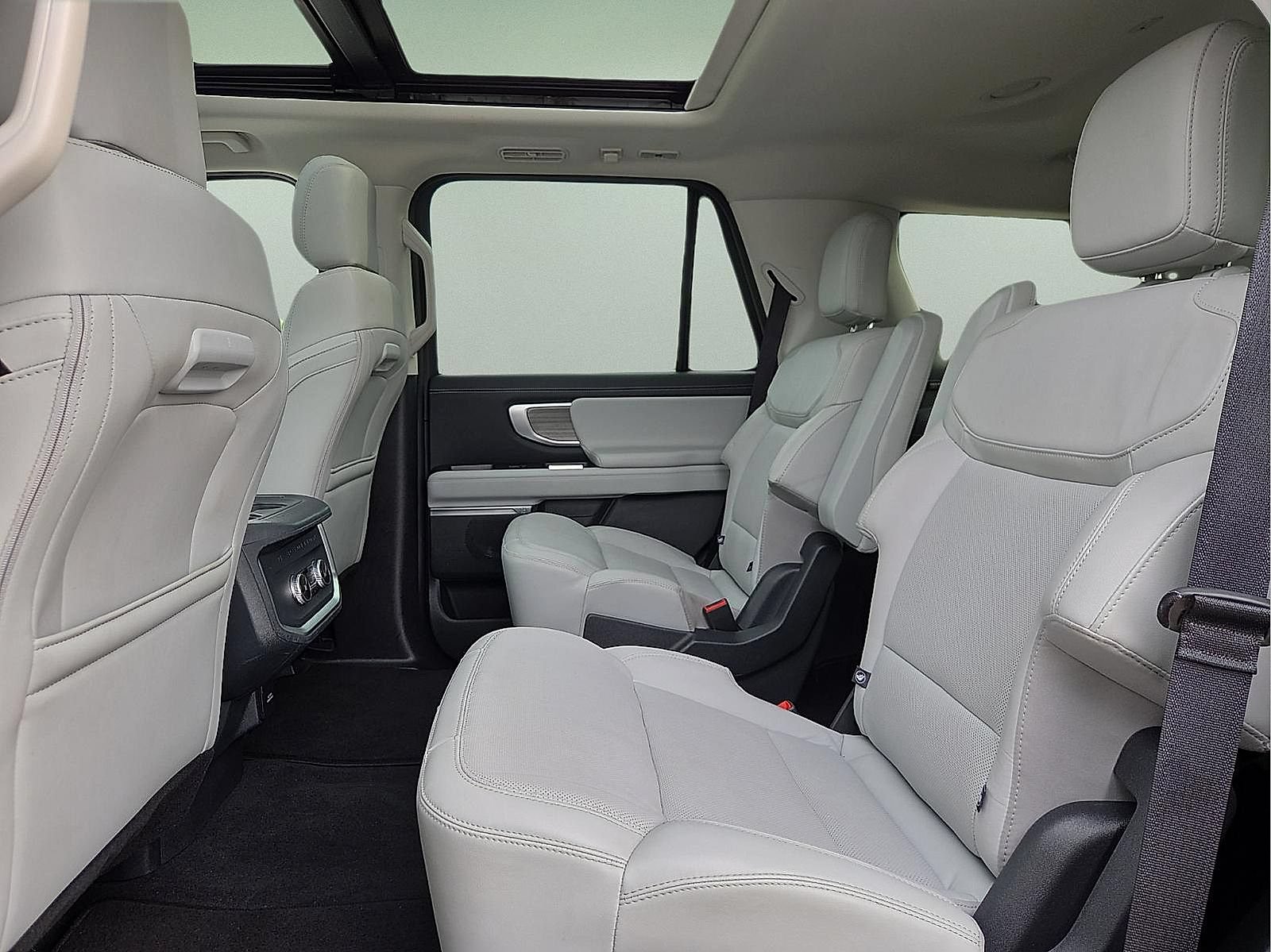 Used 2025 Ford Expedition Platinum AWD/4WD image 11