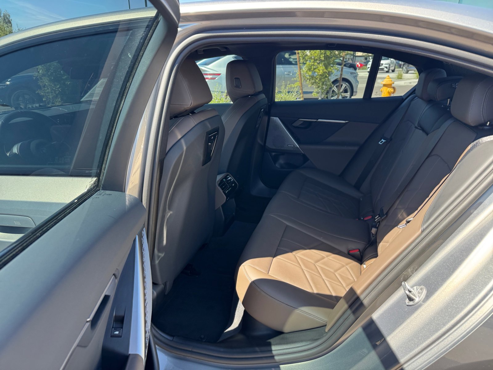 Used 2025 BMW i5 eDrive40i w/ M Sport Package image 17