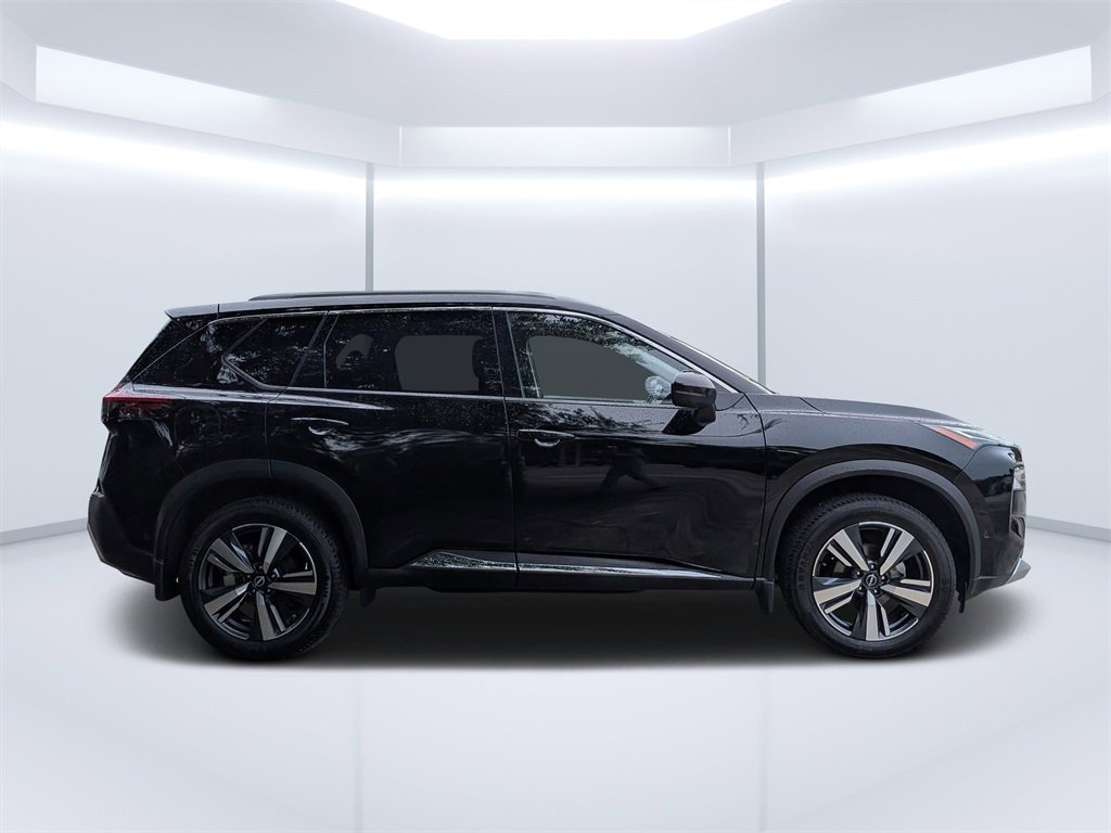 Used 2023 Nissan Rogue Platinum w/ Platinum Premium Package image 2