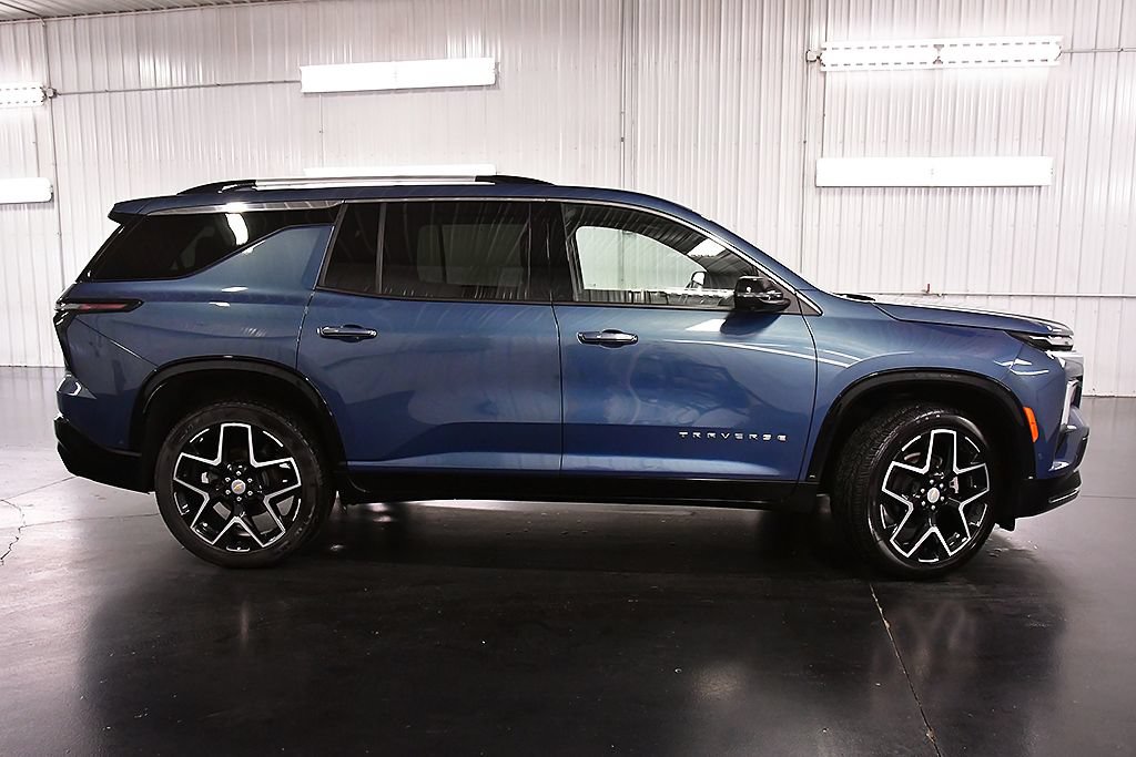 Used 2026 Chevrolet Traverse High Country w/ LPO, Floor Liner Package AWD/4WD image 8