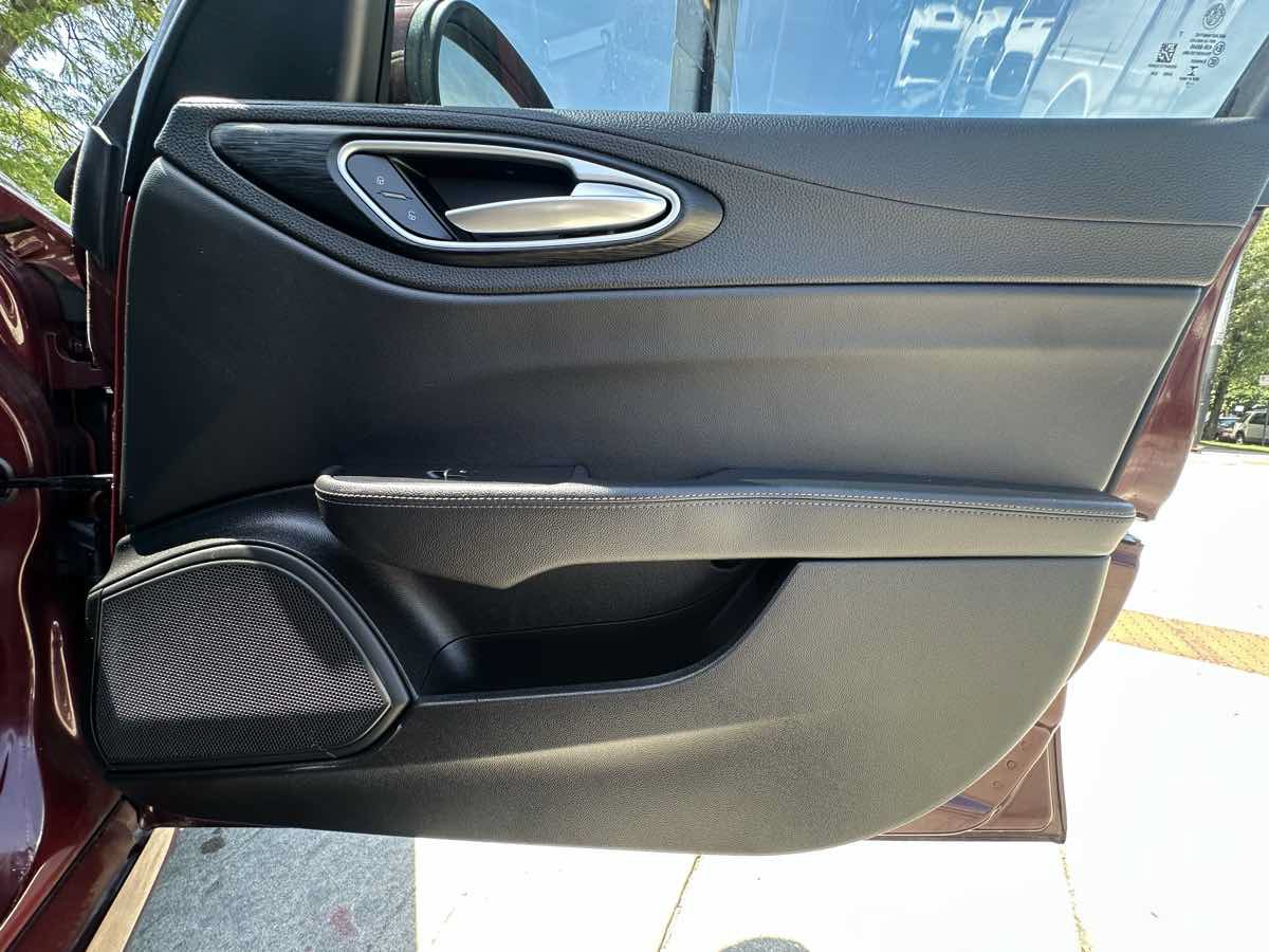 Used 2017 Alfa Romeo Giulia AWD image 31
