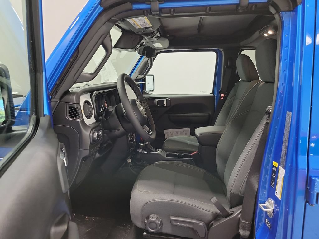 New 2025 Jeep Gladiator Sport AWD/4WD image 10