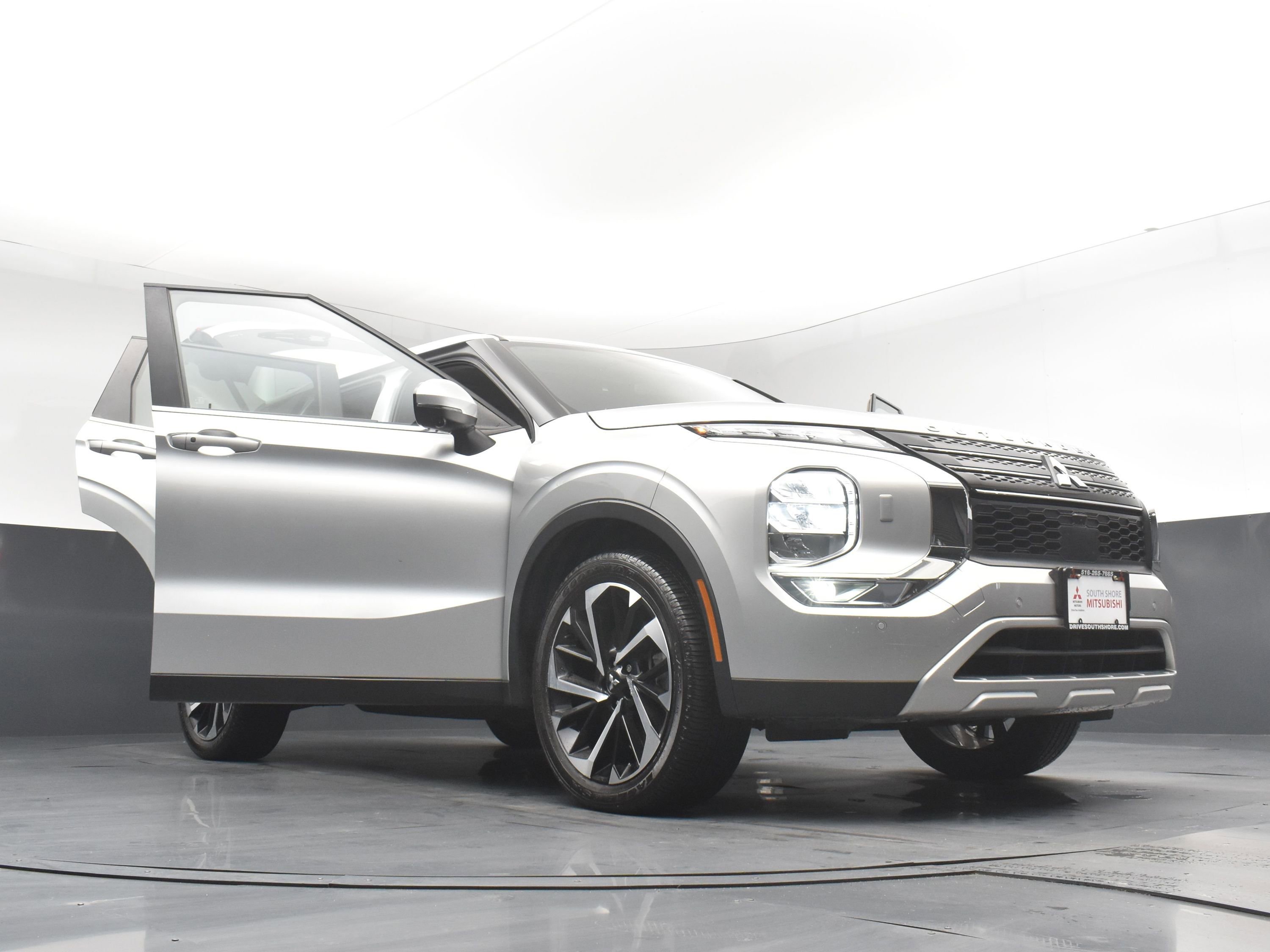 Used 2022 Mitsubishi Outlander SE image 30