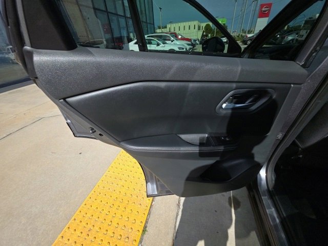 Used 2025 Nissan Rogue SV image 21