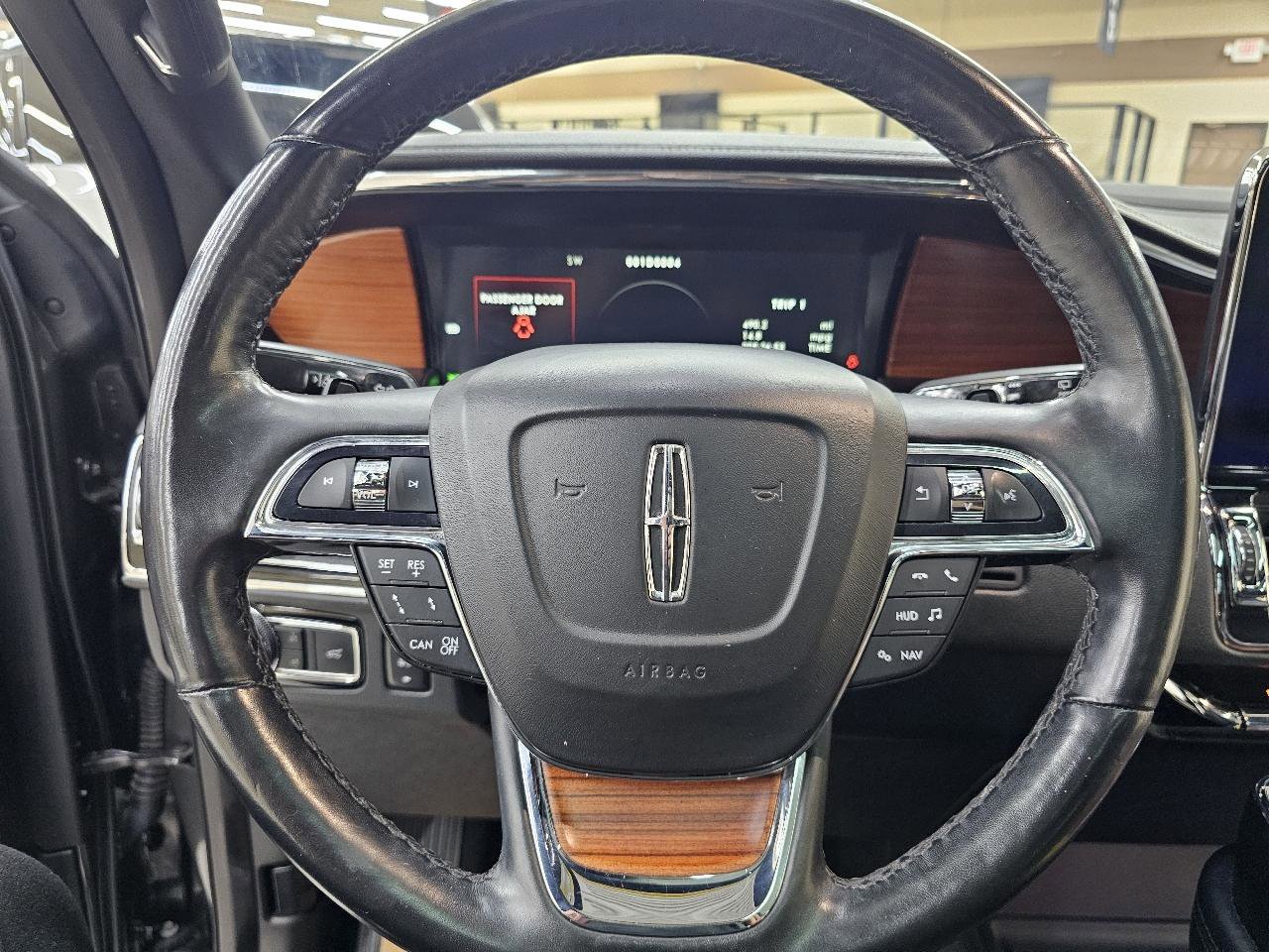 Used 2018 Lincoln Navigator Select w/ Technology Package image 31