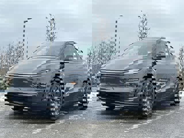 Used 2026 Tesla Model Y Long Range image 25