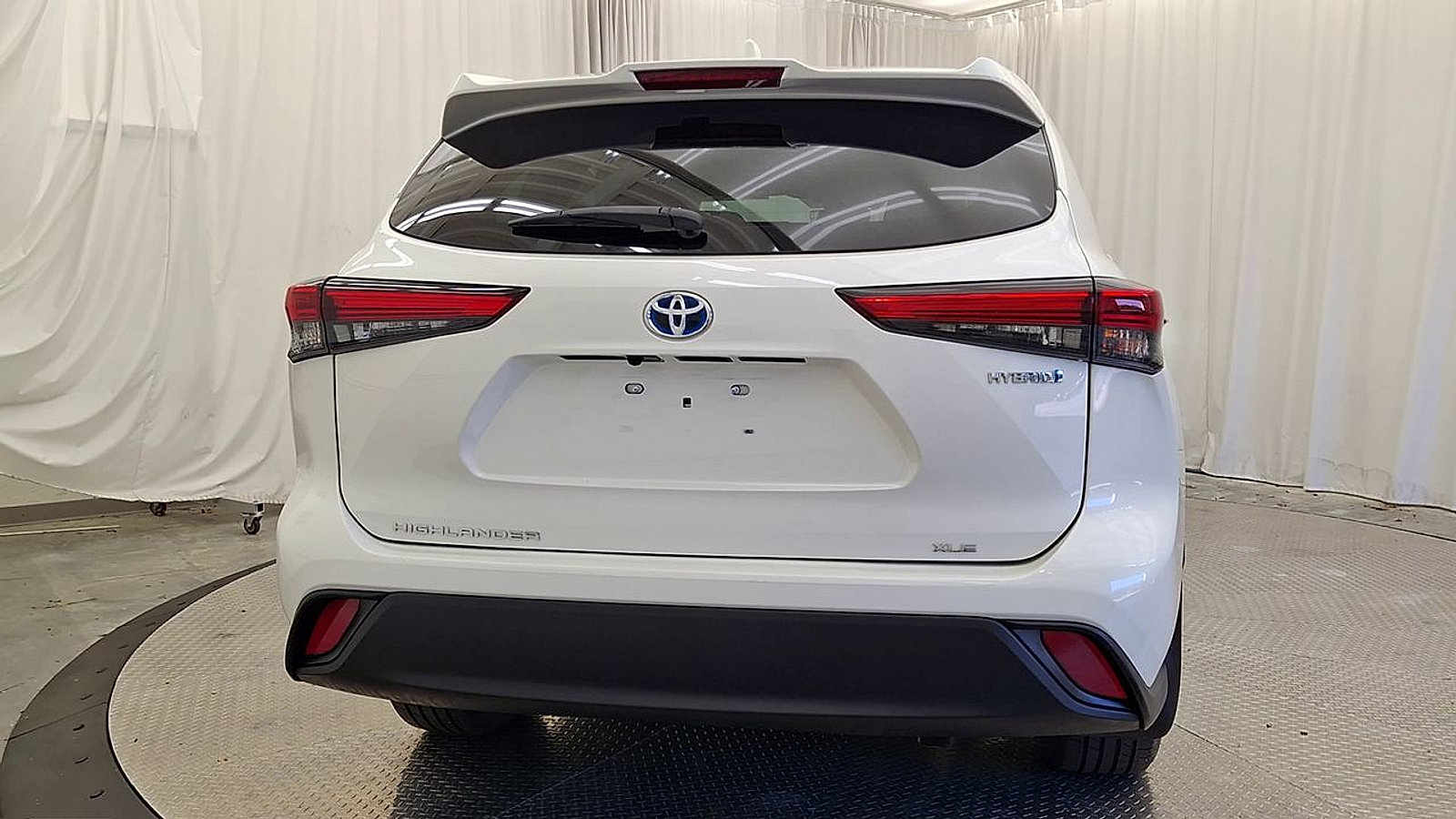 Certified 2020 Toyota Highlander XLE AWD/4WD image 4
