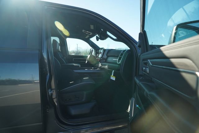 New 2026 RAM 2500 Laramie AWD/4WD image 19