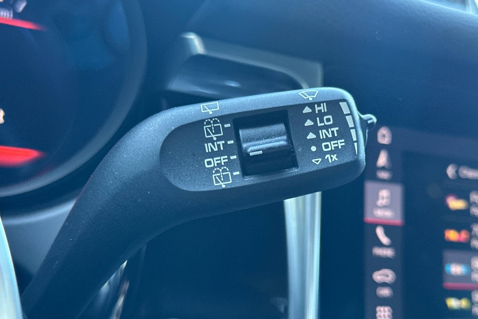 Used 2020 Porsche Macan AWD/4WD image 32