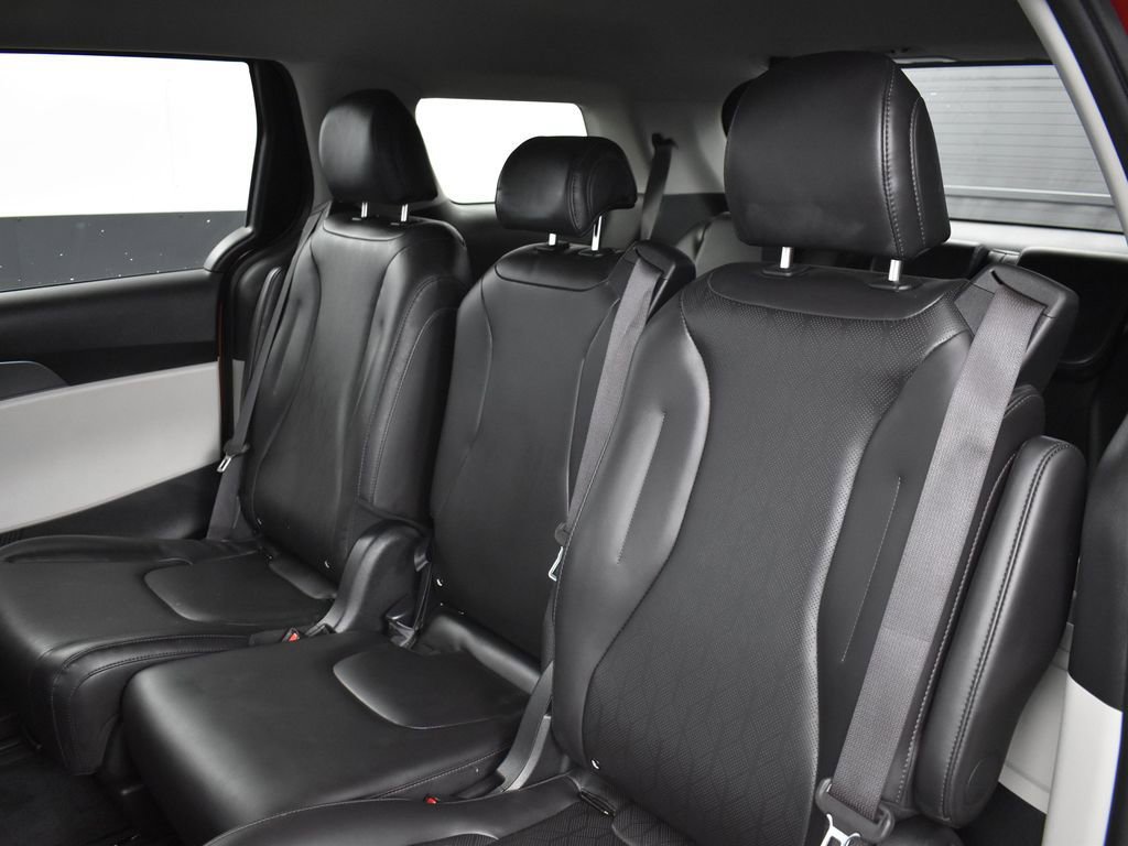 Used 2024 Kia Carnival LX image 25