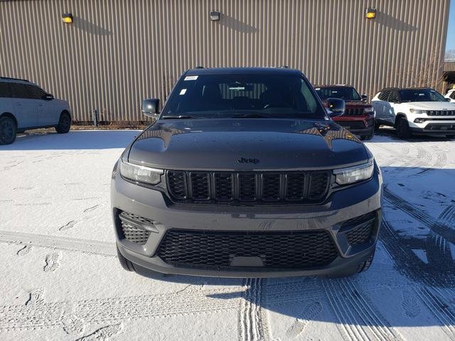 New 2025 Jeep Grand Cherokee Altitude image 3