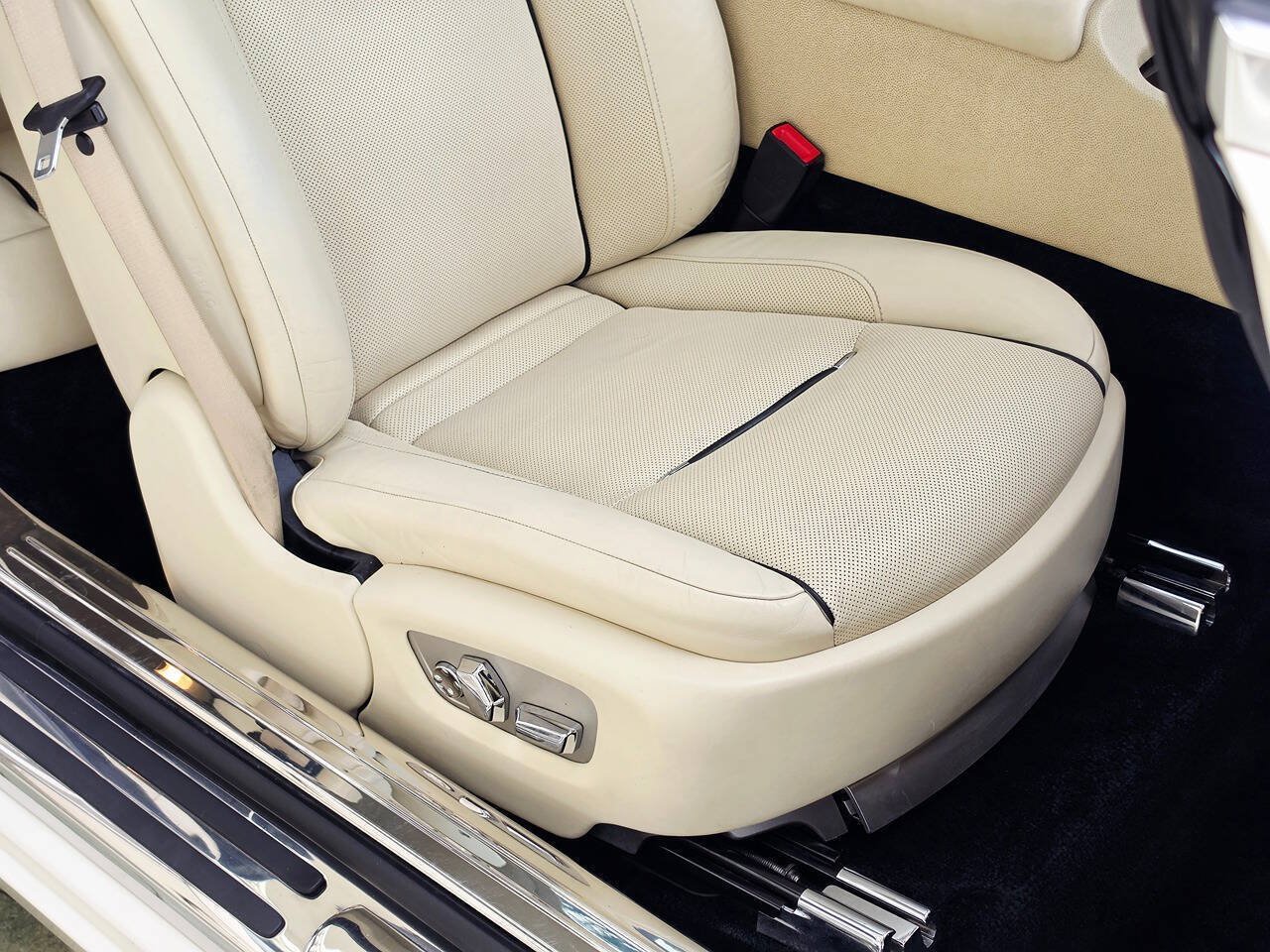 Used 2014 Rolls-Royce Wraith RWD image 61
