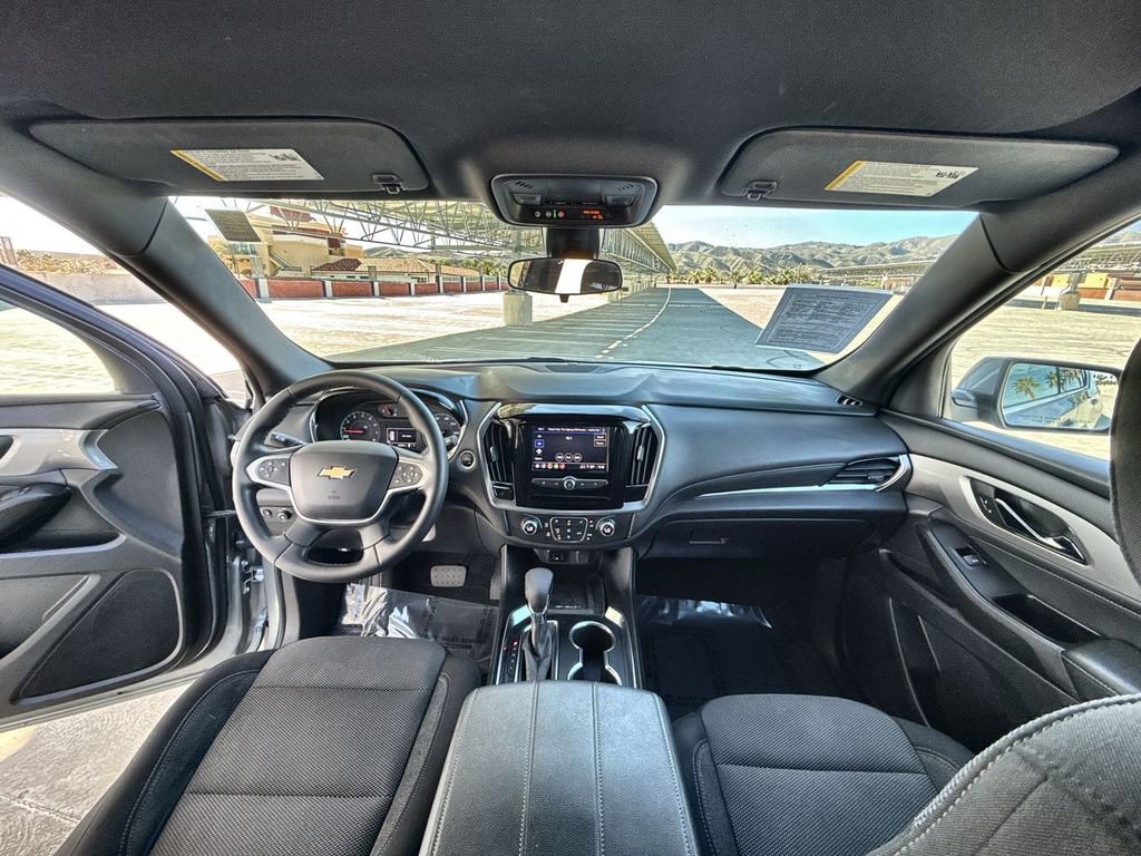 Used 2023 Chevrolet Traverse LT image 11