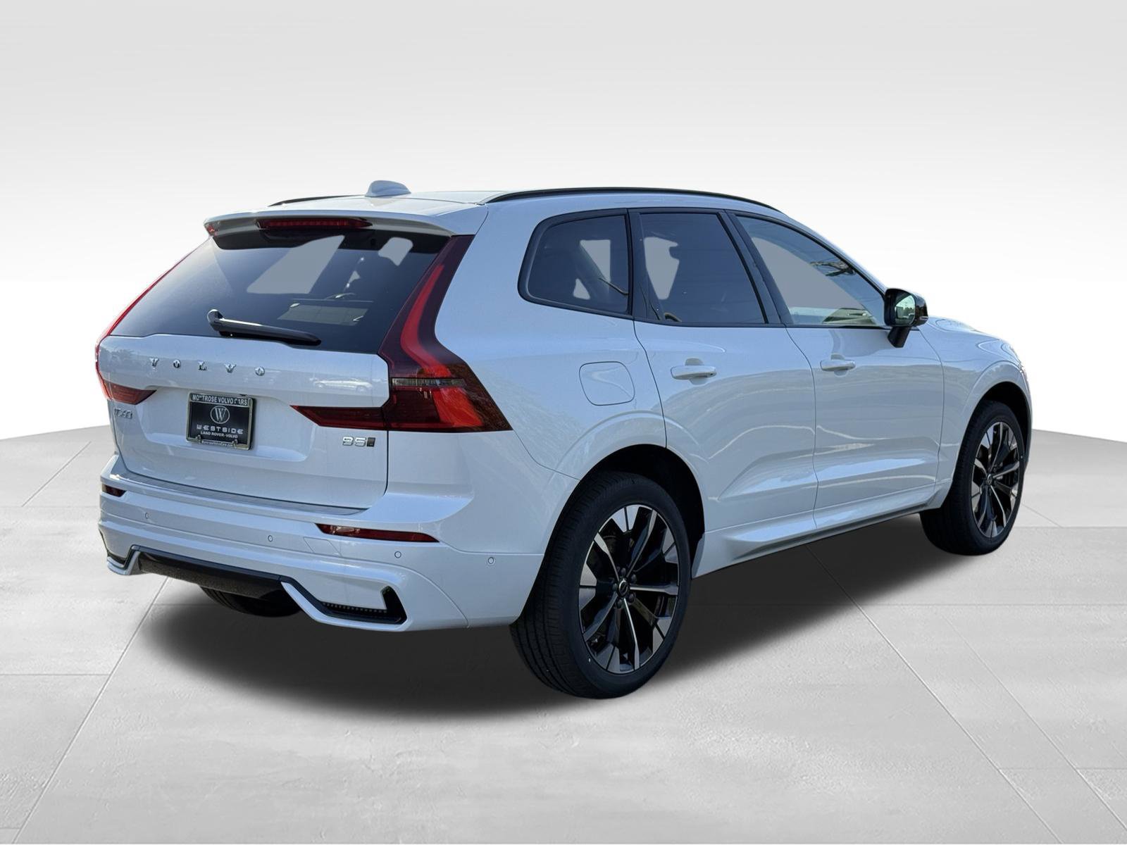 New 2027 Volvo XC60 B5 Plus AWD/4WD image 6