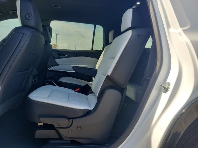 Used 2025 Chevrolet Traverse High Country FWD image 11