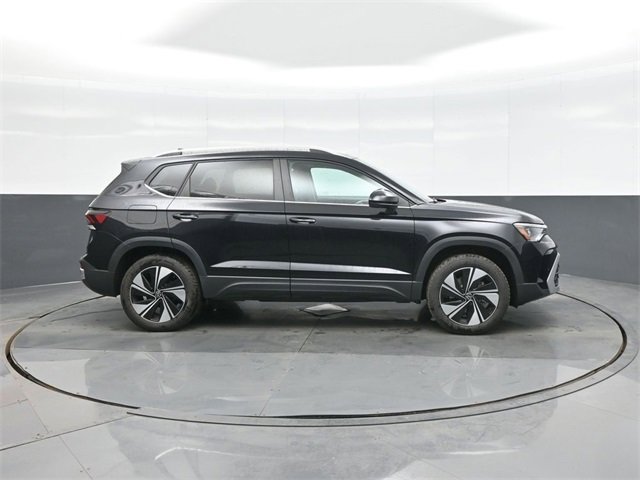 New 2026 Volkswagen Taos SE image 8